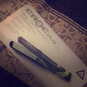 Croc mini flat iron